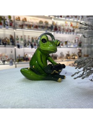 Лягушонок в наушниках 