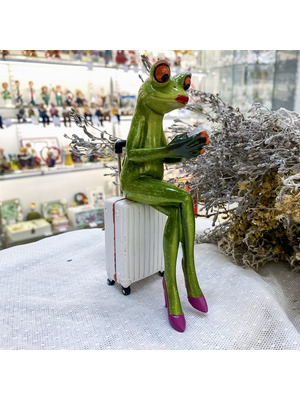 Лягушонок на чемодане 